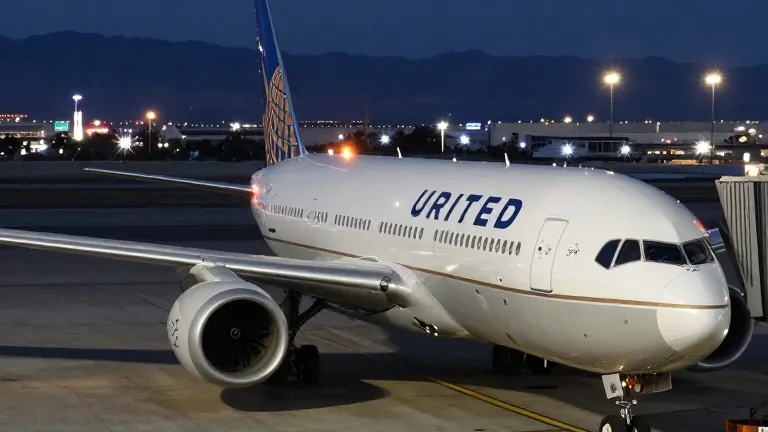 Illustration for: United Flight Diverts to Las Vegas After Passenger Threatens to Hijack Plane